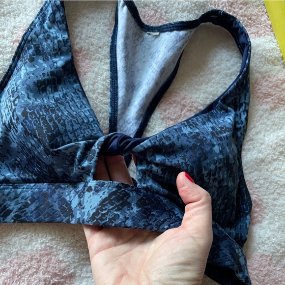 Victoria’s Secret PINK Ultimate sports bra Blue Snakeskin Print  size m - Picture 5 of 5